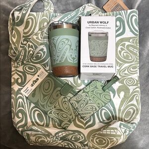 NWT Urban Wolf by Maynard Johnny Jr. Gift Bag